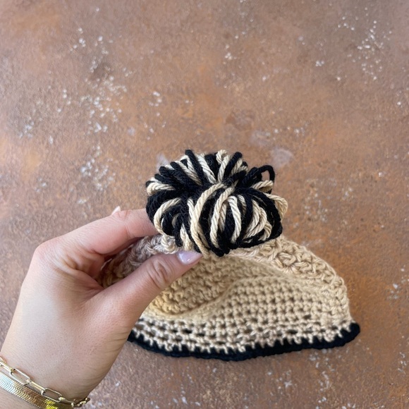 Handmade knit beanie - Picture 2 of 3